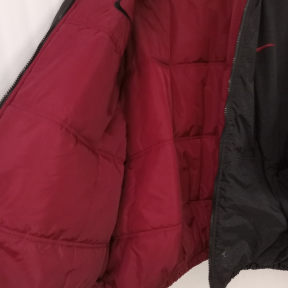 Nike reversible puffer jacket Sze XL Burgundy & Black - Picture 4 of 7